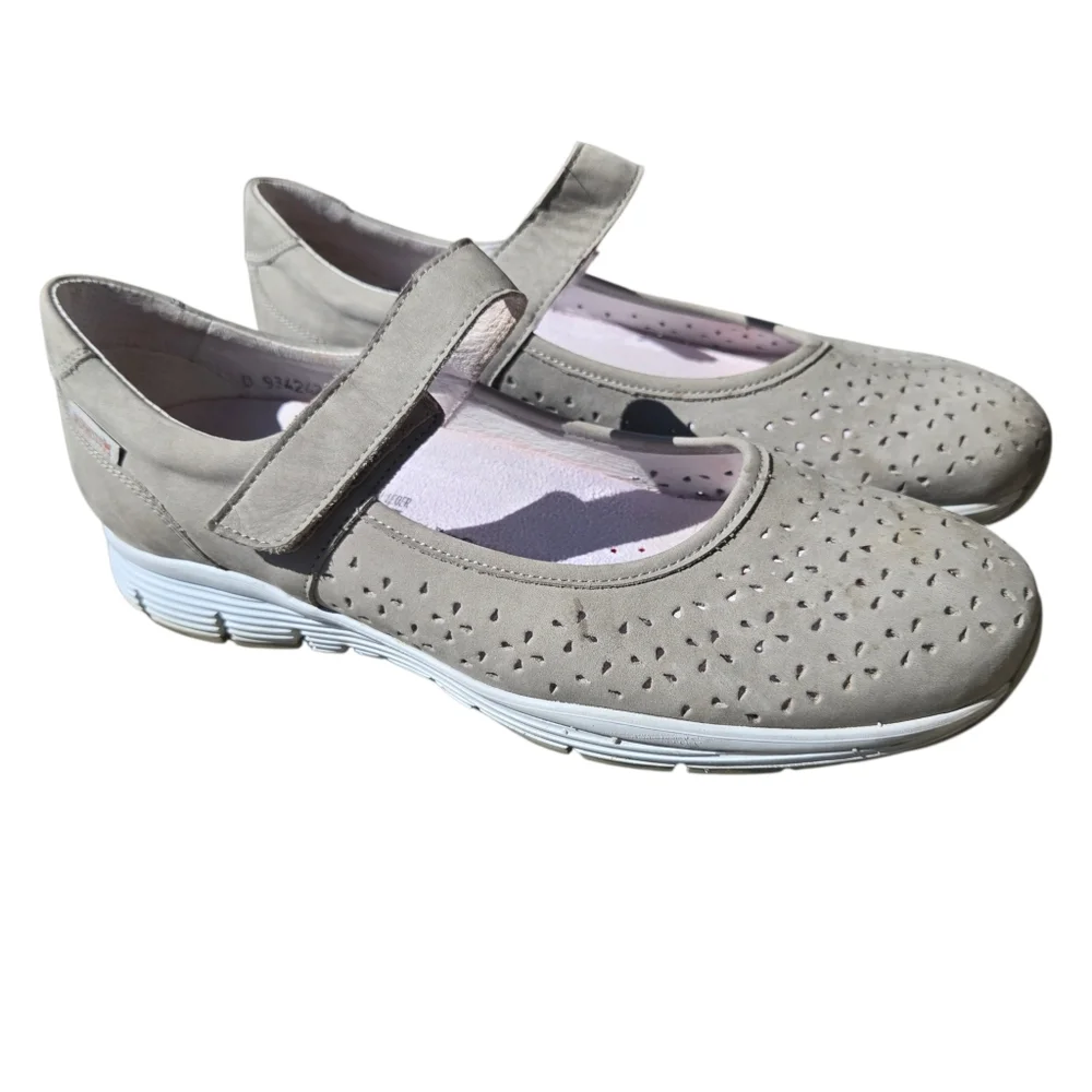 Women’s Mephisto Yelina Size 10 Perforated Flats‎ in Cloud Bucksoft